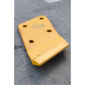 Cantonera Izquierda PC200 STD (205-70-74180B)